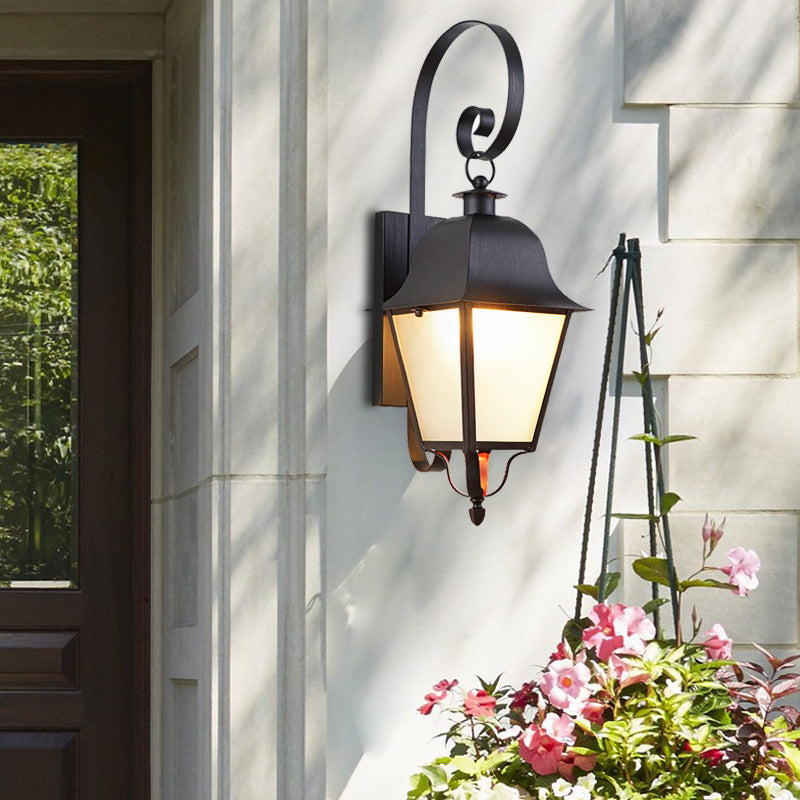 Heritage Outdoor Wall Light